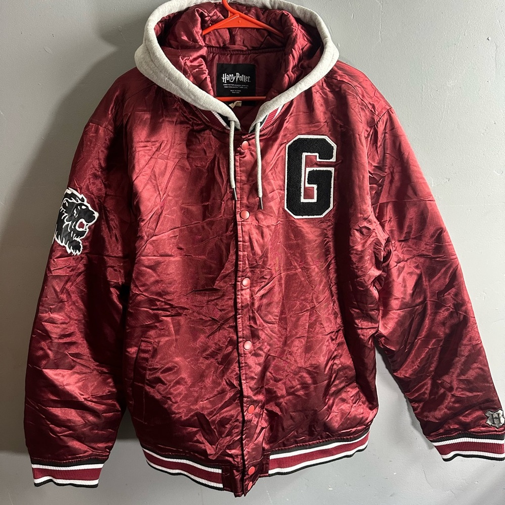 Harry Potter Jacket Mens 2XL Burgundy Gryffindor Satin Varsity Hooded Snap